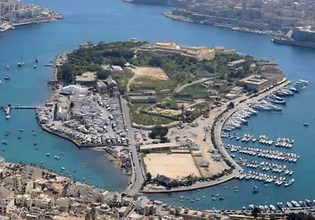 Luxuries, Central ,sleep 4 Gzira
